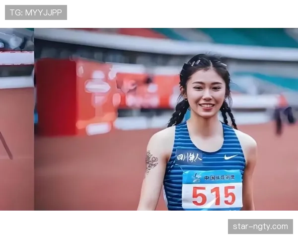 吴艳妮赛前涂指甲油的画面被拍到，这姐是来比赛还是走红毯？