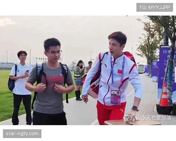 石宇奇喝杯咖啡的钱够我吃一个月食堂